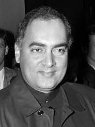 आज 1991 में राजीव गांधी (मरणोपरांत) को भारत का सर्वोच्च पुरस्कार भारत रत्न दिया गया